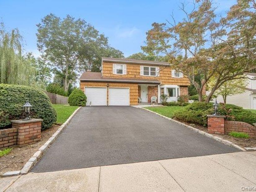 14 Format Lane, Smithtown NY 11787