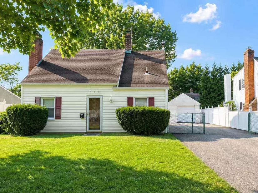 326 Curtis Avenue, Carle Place NY 11514