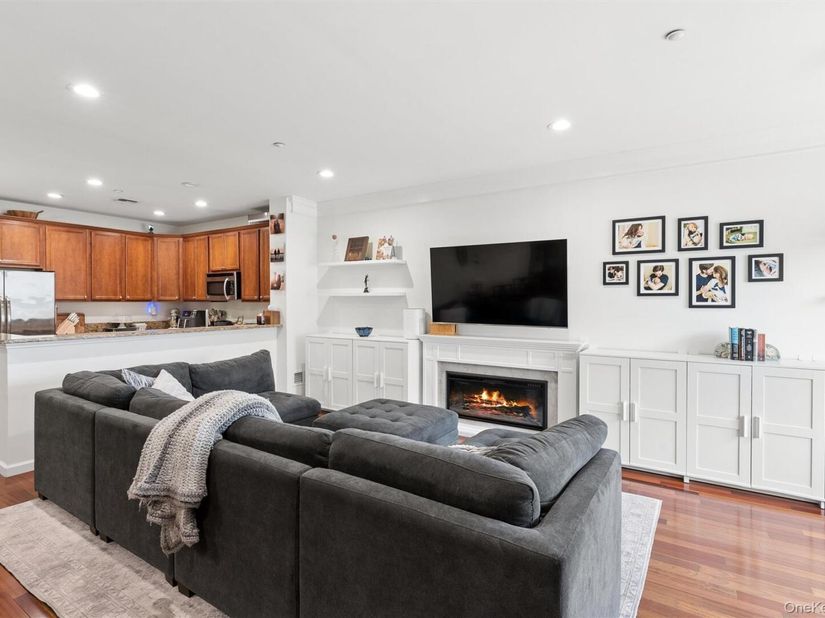 19 Strangford Court 110, Oceanside NY 11572