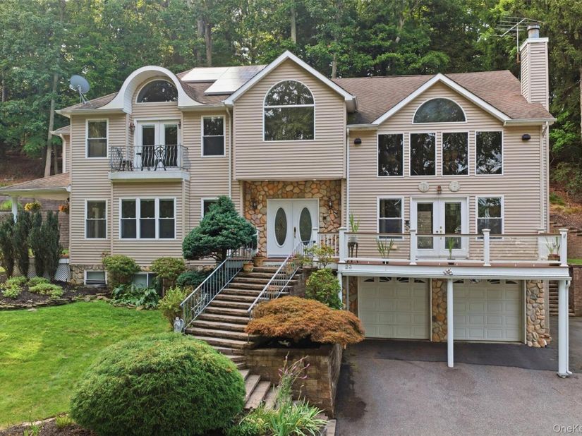23 Beach Plum Drive, Centerport NY 11721