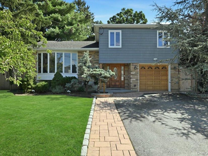 2484 Kayron Lane, North Bellmore NY 11710