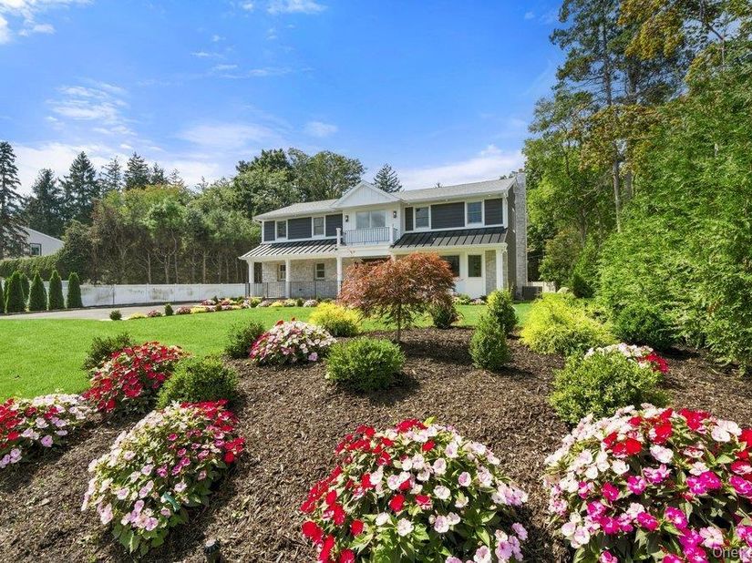 3 Aron Drive, Woodbury NY 11797