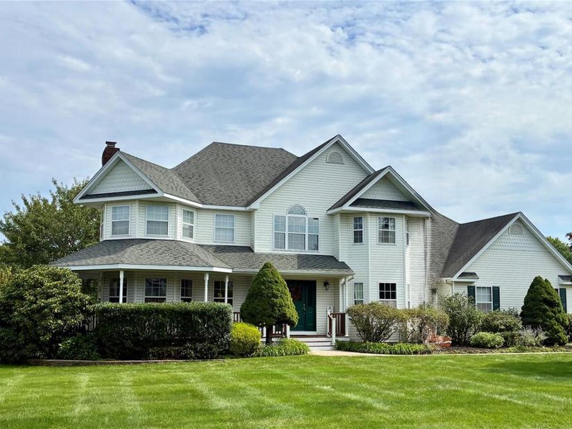 5 Old Neck Court, Manorville NY 11949