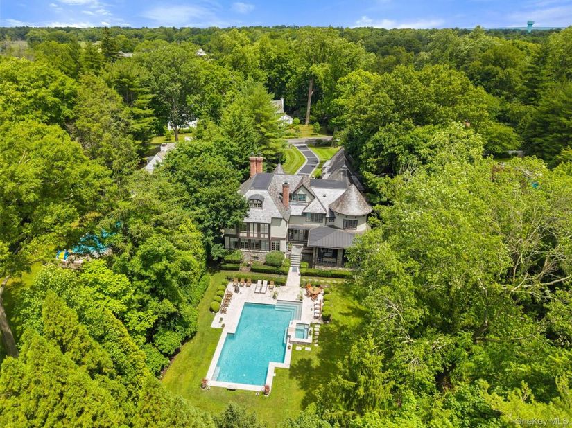 10 Broadmoor Road, Scarsdale NY 10583