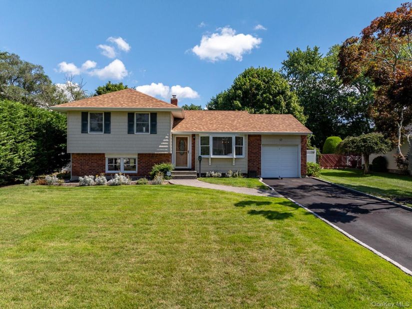 17 Keswick Drive, East Islip NY 11730