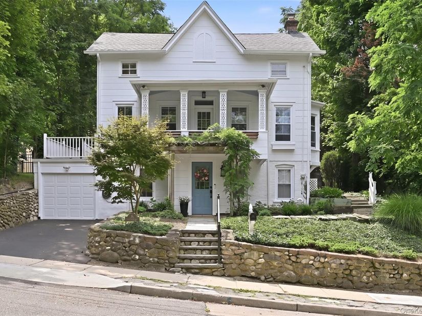 18 Washington Place, Northport NY 11768