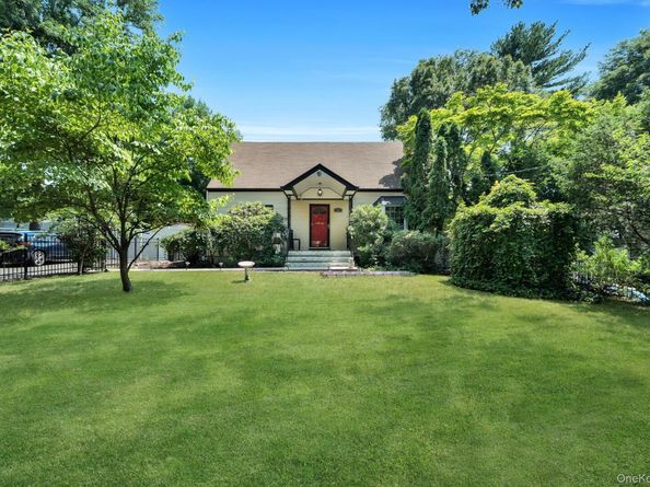 38 E Lyons Street, Melville NY 11747