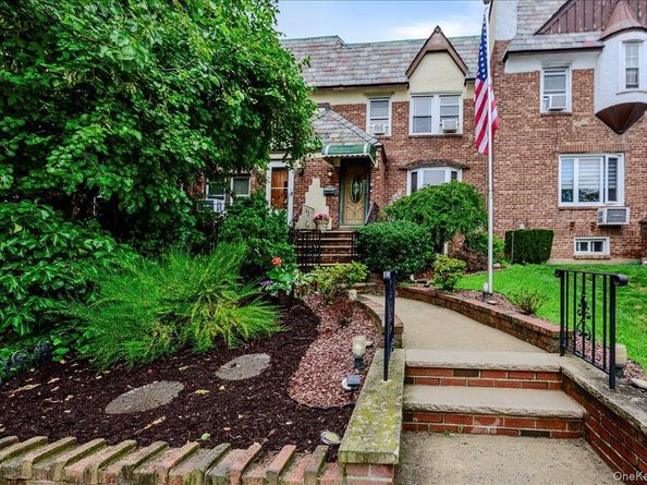 390 Cochran Place, Valley Stream NY 11581