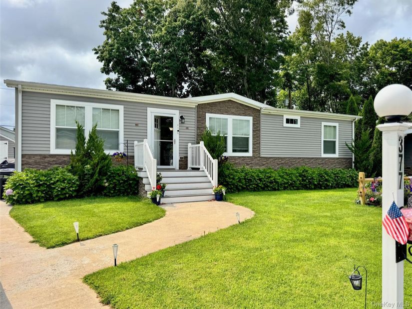 1661 Old Country Road 377, Riverhead NY 11901