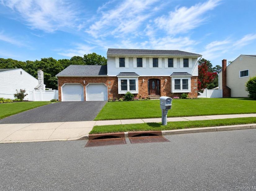 73 Springmeadow Drive, Holbrook NY 11741