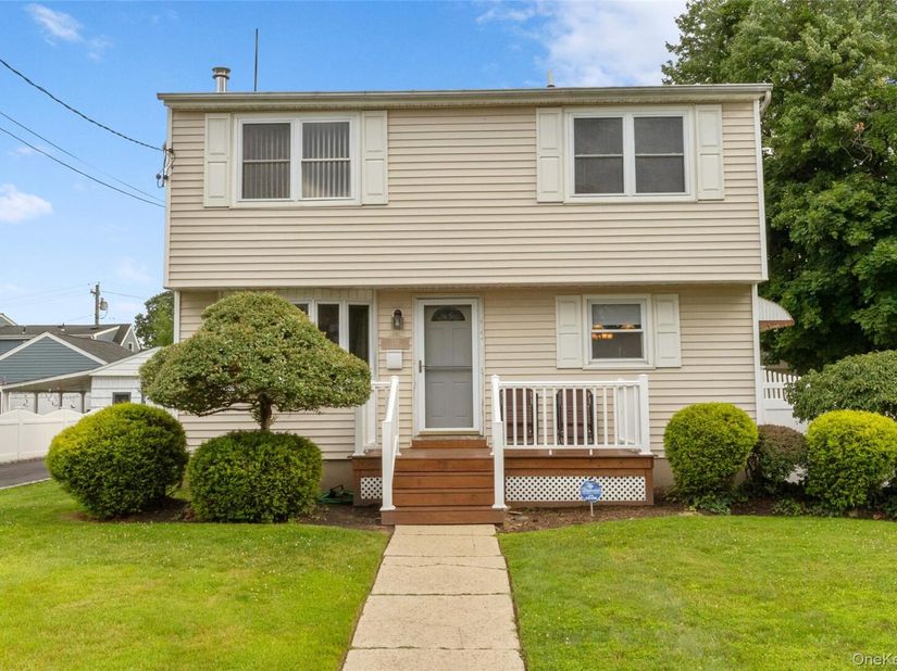 320 Aster Road, West Islip NY 11795