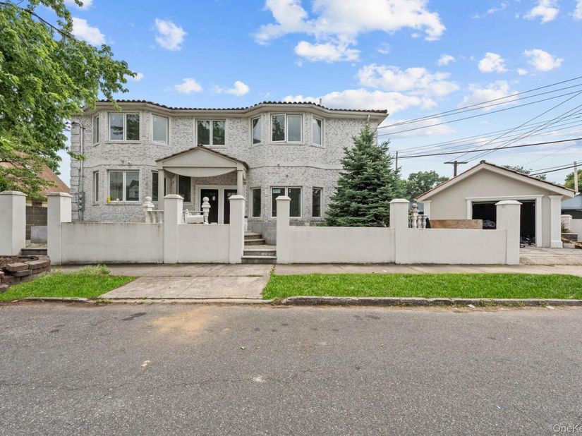 21908 138th Road, Laurelton NY 11413