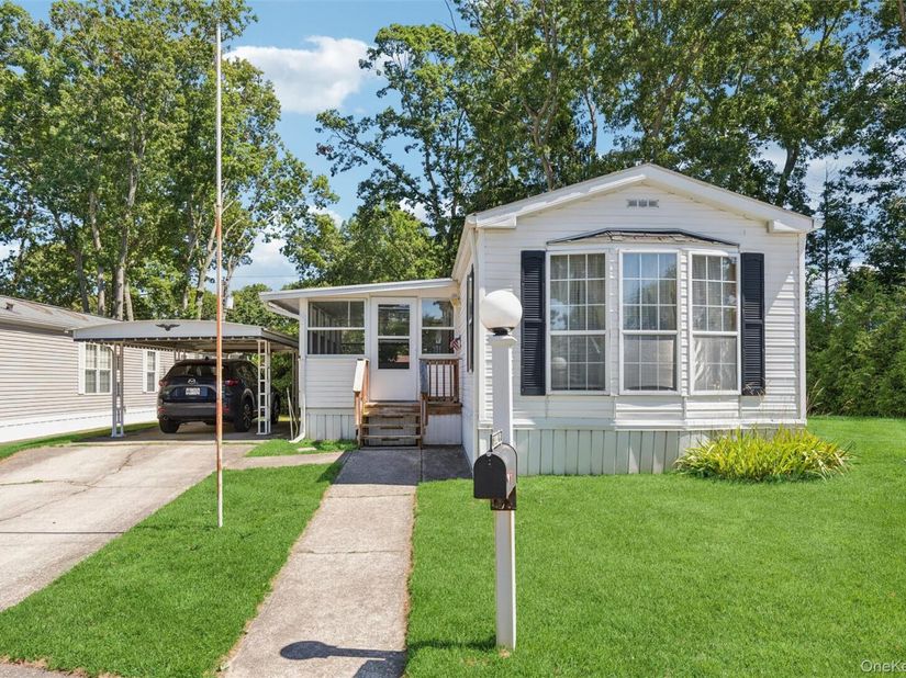 1661 Old Country Road 254, Riverhead NY 11901