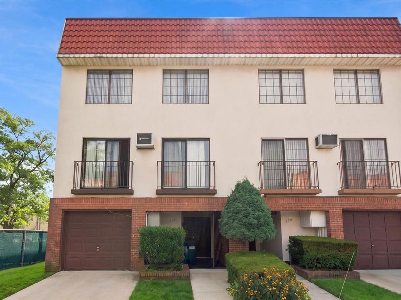 3-27 128th Street 21D, College Point NY 11356