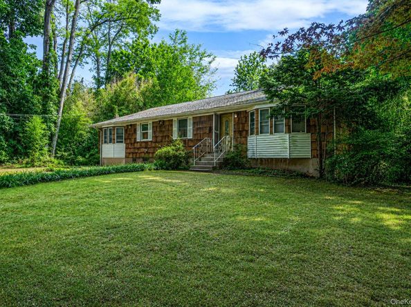11 Radio Avenue, Miller Place NY 11764