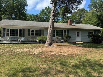 42 E Bartlett Road