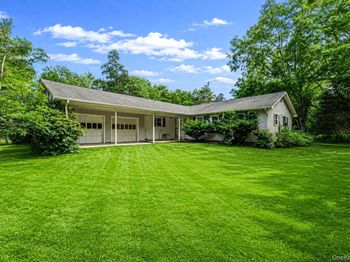 42 E Bartlett Road
