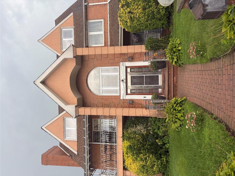 34 Marlowe Road, Valley Stream NY 11580