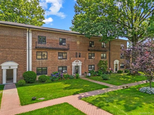 20 Manchester Road 2L, Eastchester NY 10709