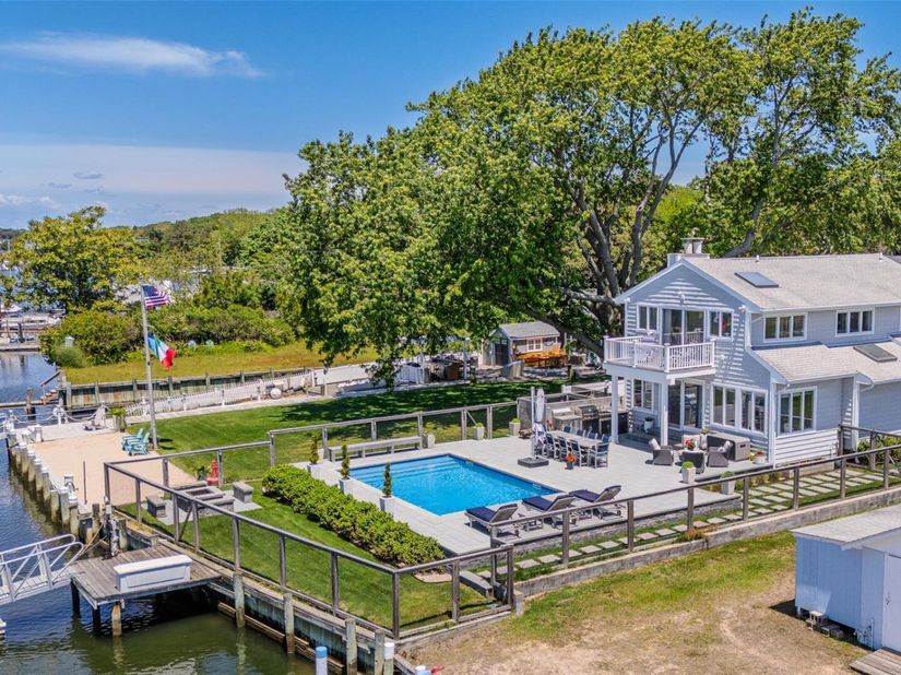81 Beach Road, Aquebogue NY 11901