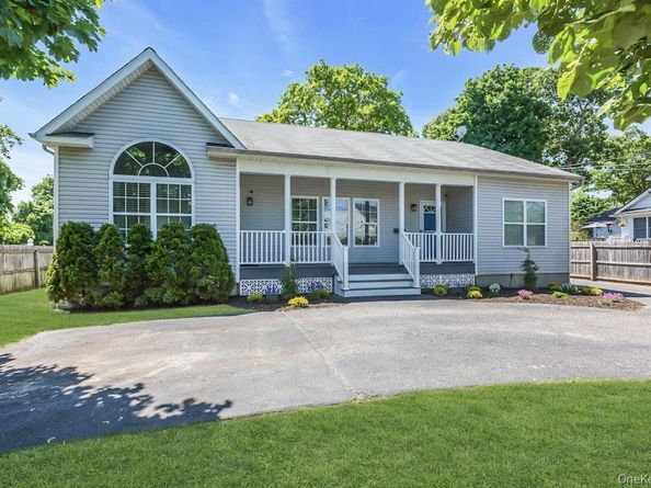 2 Lincoln Avenue, Islip Terrace NY 11752
