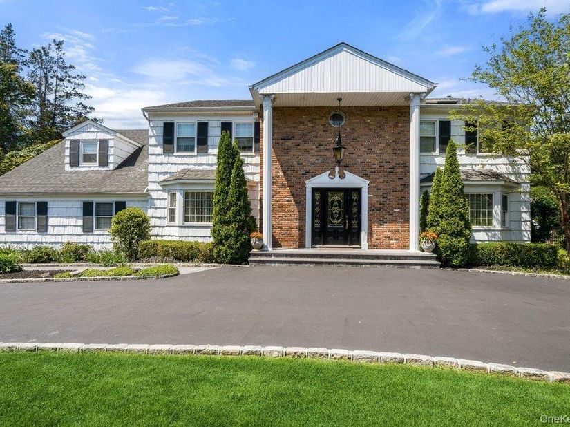 119 Plainview Road, Woodbury NY 11797
