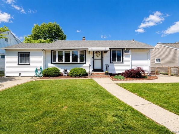 11 Adelphi Road, Hicksville NY 11801