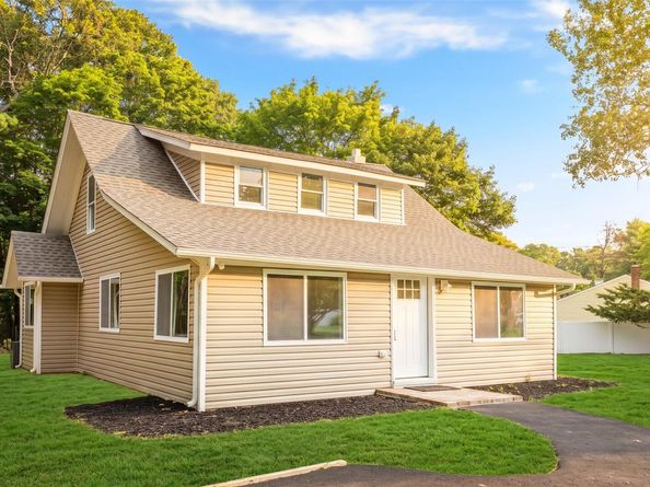 5 Long Pond Road, Ridge NY 11961