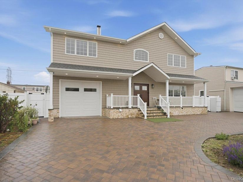 3563 Raven Street, Levittown NY 11756