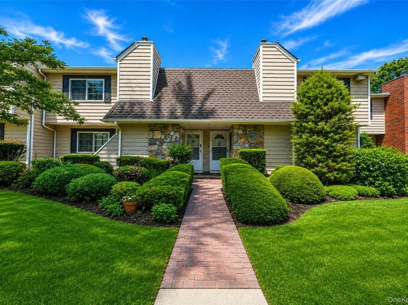 230 Lake Pointe Circle 230, Middle Island NY 11953