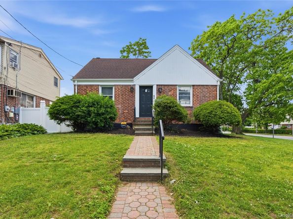 646 Macon Place, Uniondale NY 11553