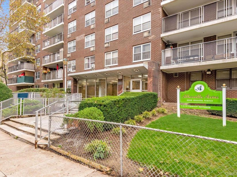 2550 Olinville Avenue 4E, Bronx NY 10467