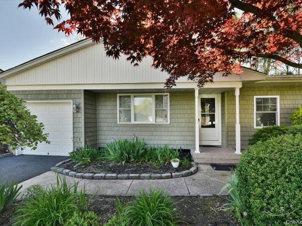 20 Dumond Place, Coram NY 11727