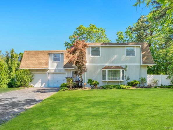 3 Sugar Pine Circle, Medford NY 11763