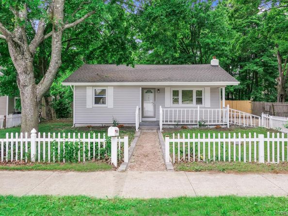 266 Station Road, Bellport NY 11713