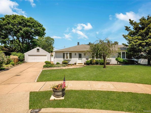 2316 Poe Court, Seaford NY 11783