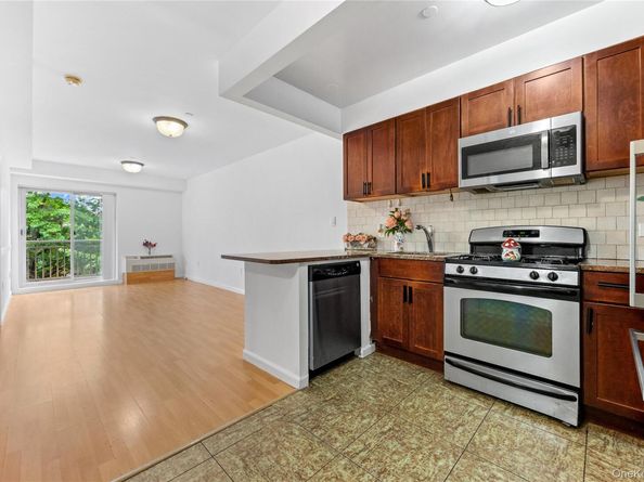 71-33 162nd Street 3F, Fresh Meadows NY 11365