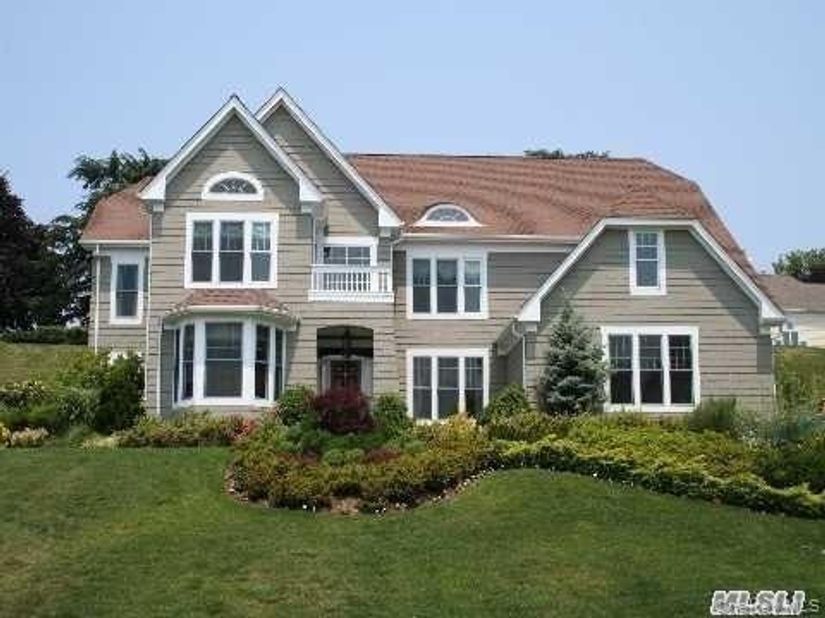 47 Pembroke Drive, Glen Cove NY 11542