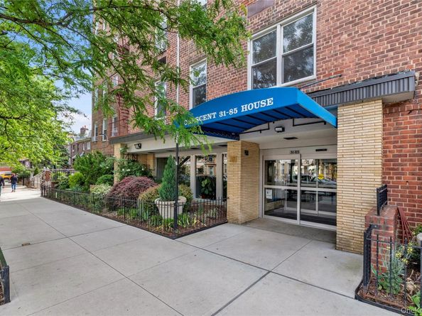 31-85 Crescent Street 2nd, Astoria NY 11106
