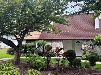 71 Pointe Circle S