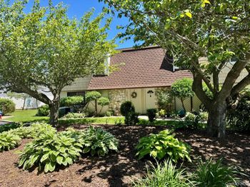 71 Pointe Circle S