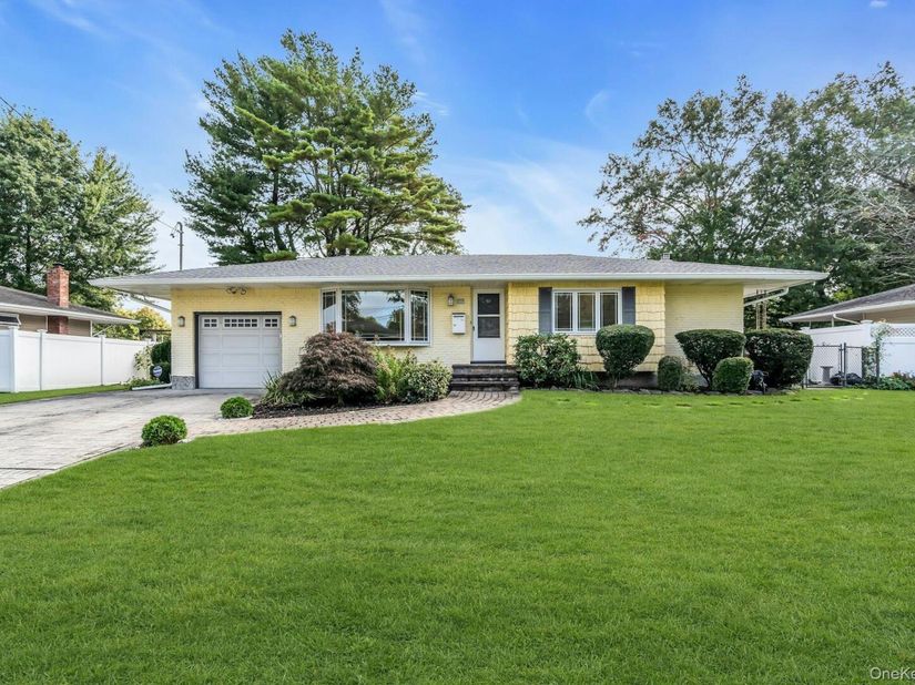 10 Fruitwood Lane, Commack NY 11725
