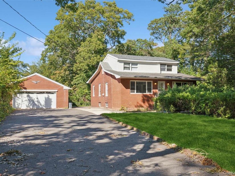 9 Plandome Place, Selden NY 11784