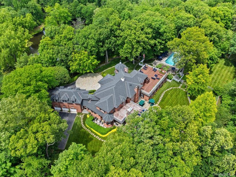 24 Trails End, Chappaqua NY 10514