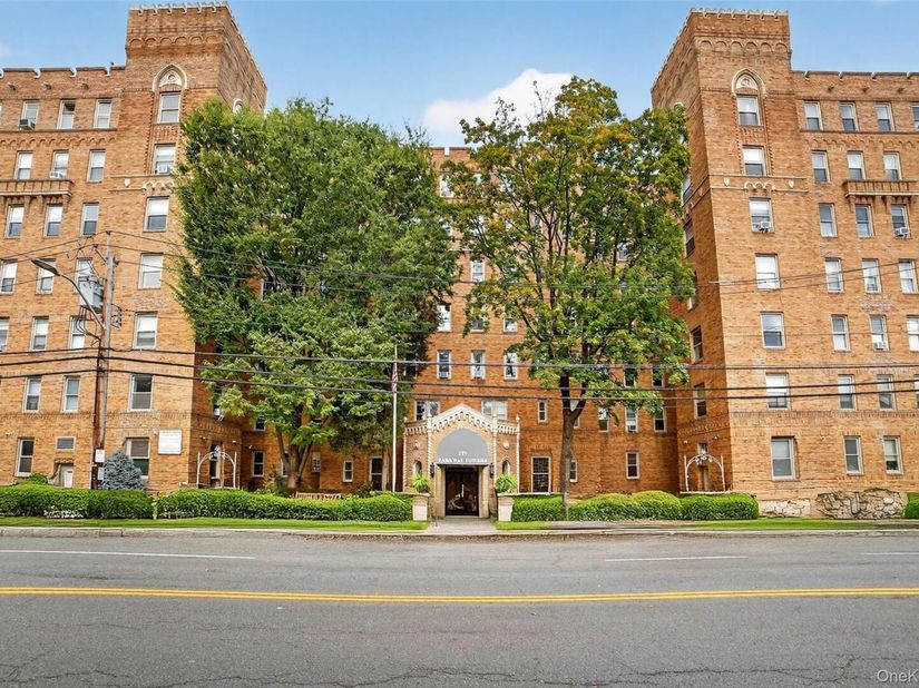 219 Bronx River Road 2L, Yonkers NY 10704