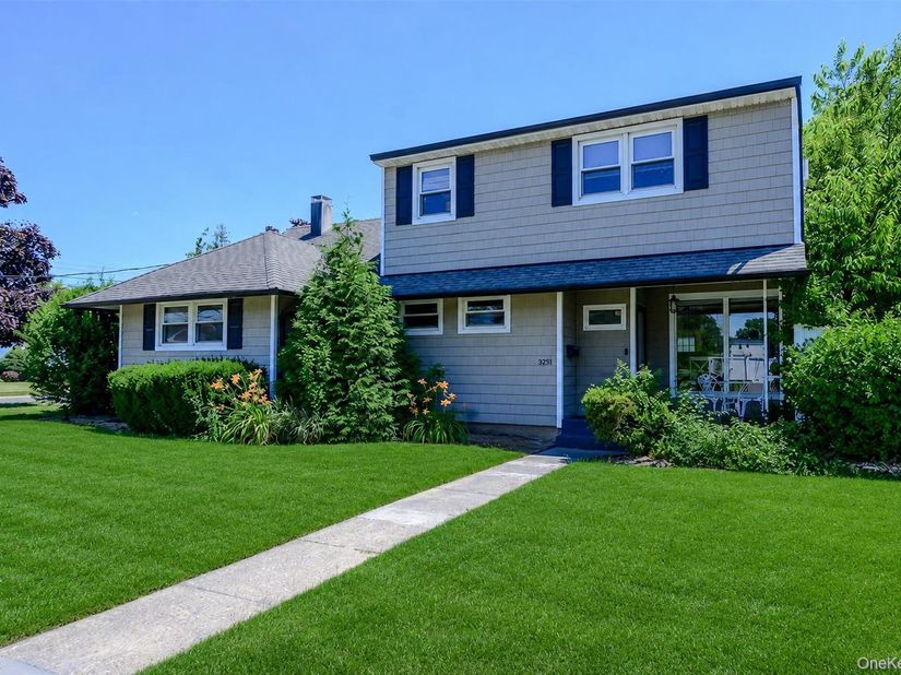 3251 Neptune Avenue, Oceanside NY 11572