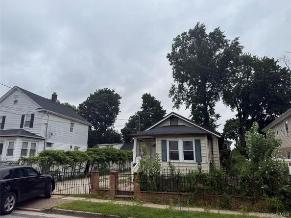 210 Dartmouth Street, Hempstead NY 11550