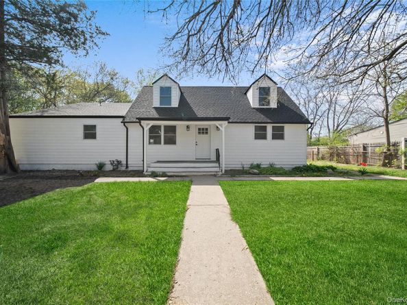 21 Lehigh Avenue, Centereach NY 11720