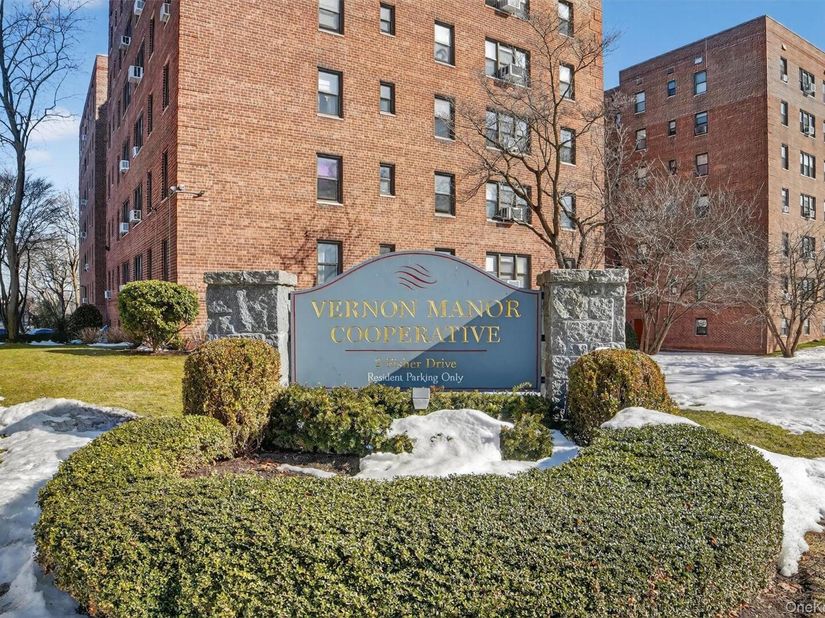 2 Fisher Drive 318, Mount Vernon NY 10552