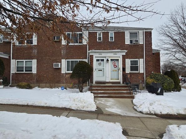 7019 261st Street 122E6, Glen Oaks NY 11004